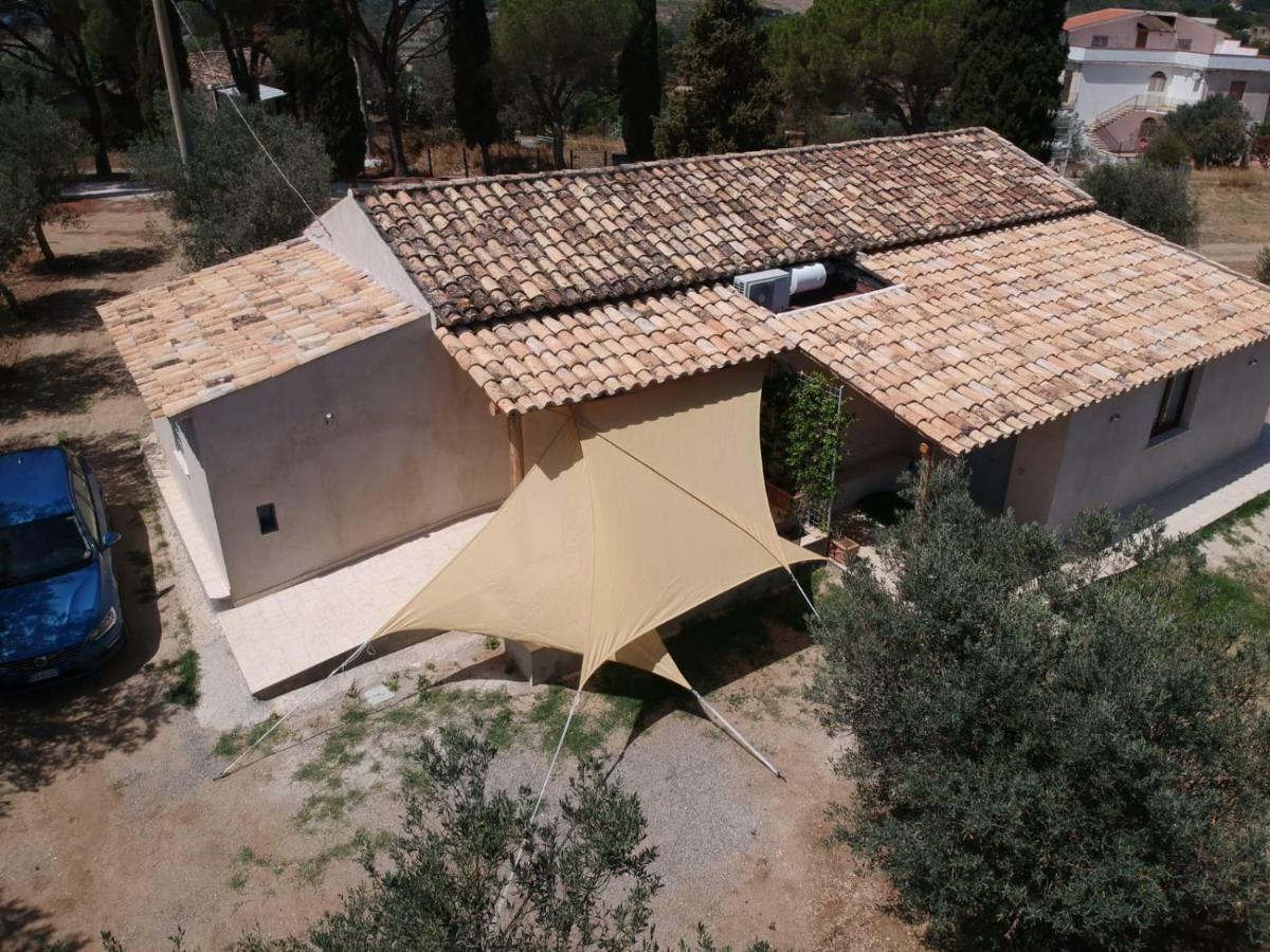 הוילה לוקרי La Casa Del Miele Di Borgo Carbone מראה חיצוני תמונה